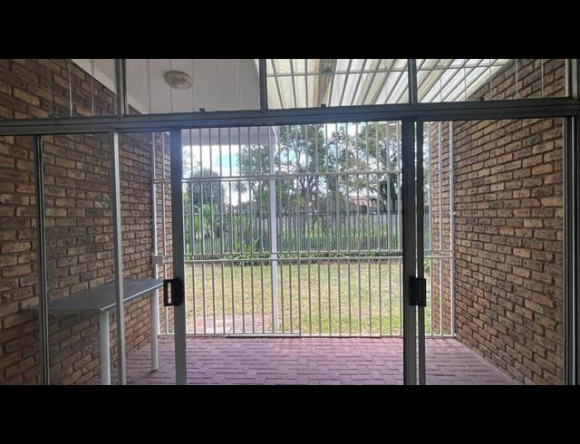 3 BEDROOM TOWNHOUSE FOR SALE IN FLORA GARDENS